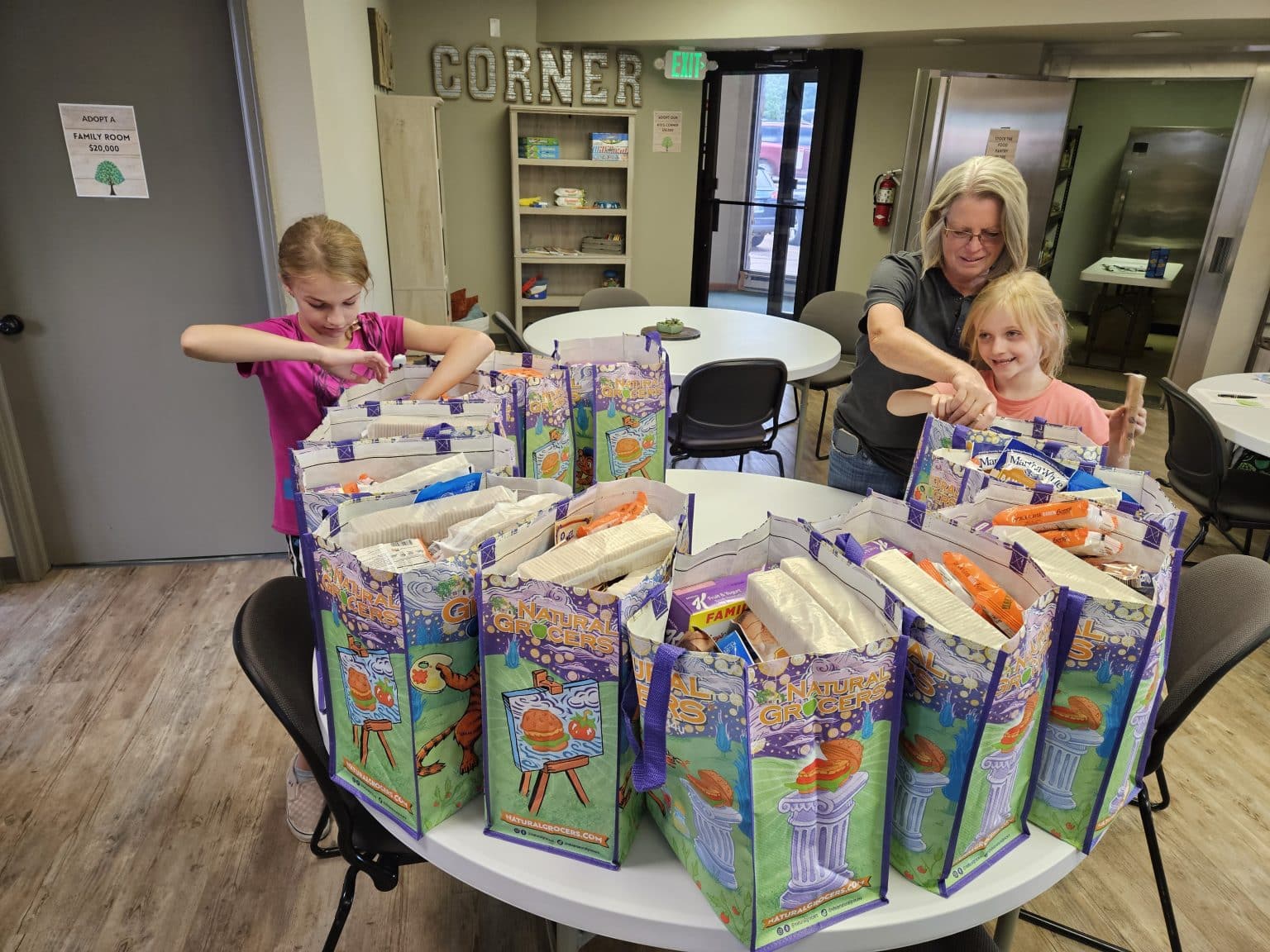 Volunteers-packing-food-bags-1536x1152